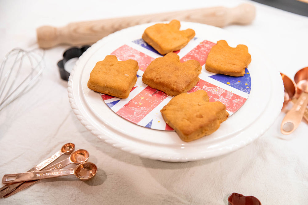 5 dog treats on a cake stand